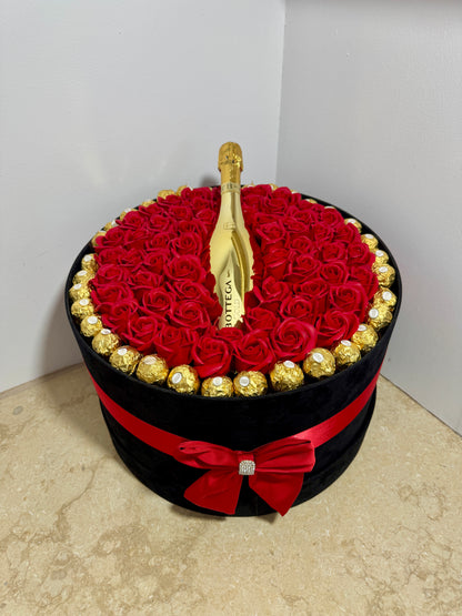 Secret "Luxury Box"- Cutie Luxury de Catifea cu Trandafiri, Ferrero Rocher si Sampanie Premium
