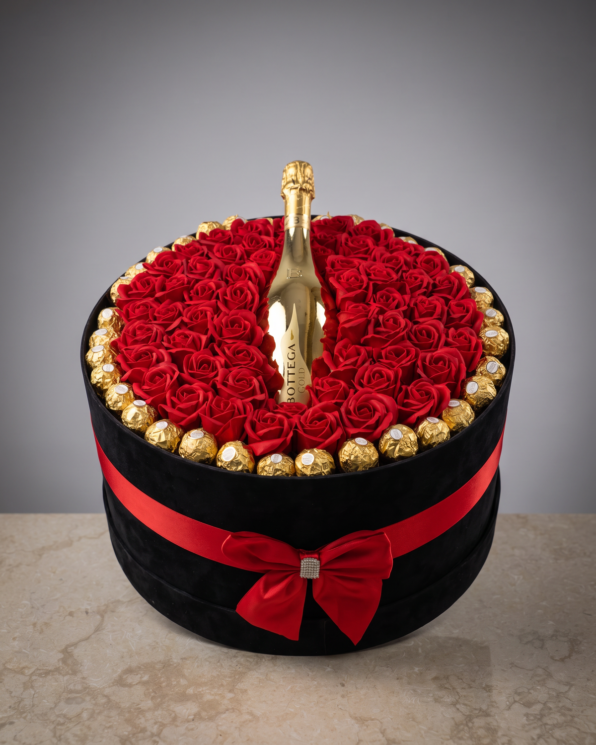 Secret "Luxury Box"- Cutie Luxury de Catifea cu Trandafiri, Ferrero Rocher si Sampanie Premium